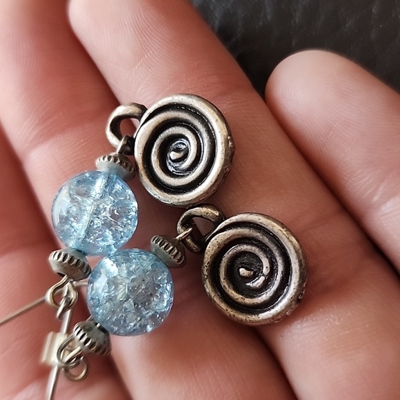 Earrings - Picture 5 of 6